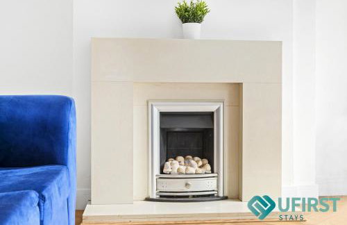 Ideal 4BR Home - Near City Hospital, Sherwood, Clinton Market, QMC & City Centre - Sleeps 8 - Foto 16