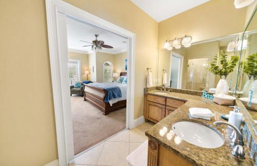 Summer Special, Lux 4BR House Sleeps 12, Pool, Elevator, King bed - Foto 40