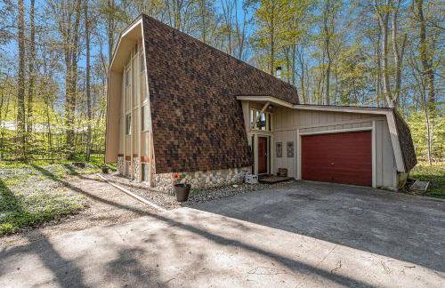 3Br 2Bath Midcentury Ski Chalet with Hot Tub & Kids' Loft - Photo 52