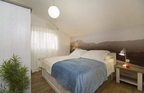 Villa Vision with Heated Pool & Jacuzzi in Sestanovac - Foto 44