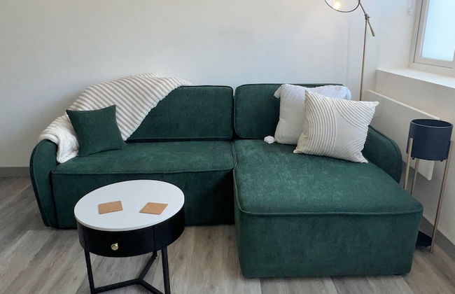 City Centre 1-bed Apartment in Preston With Sky - Photo 5