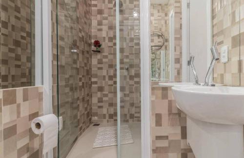 Flat sensacional 5 pessoas em condomínio moderno 2 suites climatizados - Foto 15