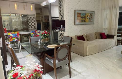 Apartamento completo com 3 SUÍTES - Piscina, Academia, Varanda Gourmet com uma vista privilegiada - Hospedagem à altura da COP30 - Foto 12