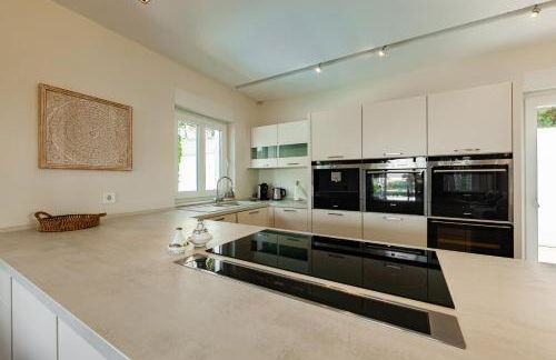 Villa Madrugada, beachside villa in Costabella - Photo 10