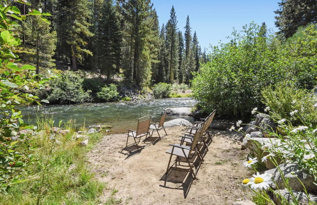 Joy on the River Stunning Waterfront Home for 10 - Foto 44