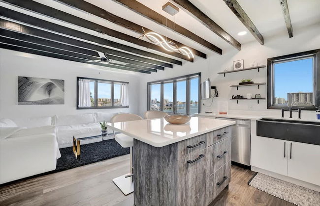 The Aura a Luxury Waterview Condo Heated Pool - Foto 1