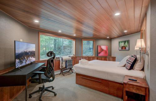 Steps to the Ellis River - Luxe, Hot Tub, Game Room - Foto 32