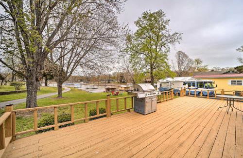 Kayaks and Boat Dock Waterfront Home in Grove - Foto 22