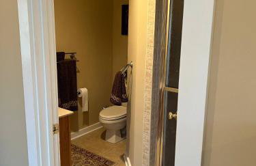 Lake Escape to an Elegant 4 Br Home - Foto 33