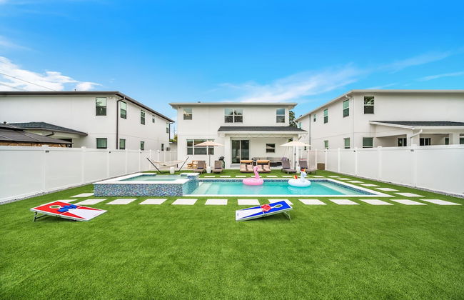 Luxury Home w Heated Pool, Gym, Playground & More! - Foto 41