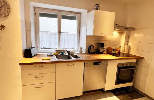 Ferienwohnung Elfriede - WLAN, 2 Bäder, Küche, Freisitz, 2 Parkplätze, im Ortskern - Foto 17