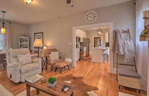 Modern, Sun-Lit Retreat with Fire Pit and Yard! - Foto 6