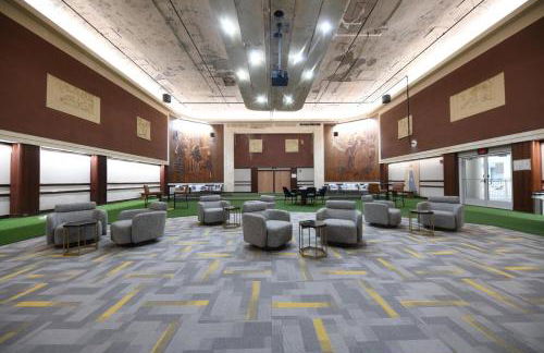 #1 Downtown King Free Parking- Walk to Gainbridge, Lucas Oil, Conv Cntr - Foto 12