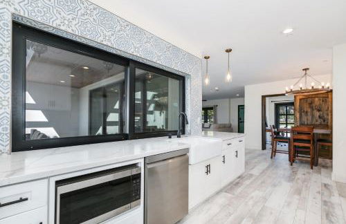 Luxury Oasis with Ping Pong, Firepit and Cozy Patio - Foto 17