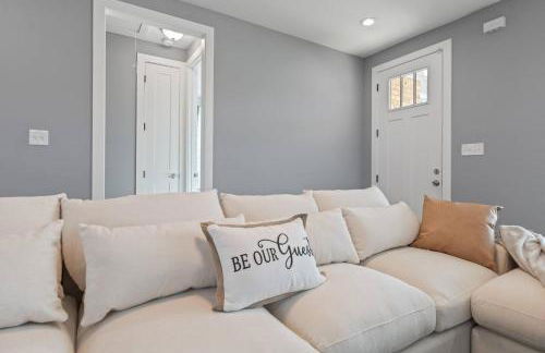 Gated Parking + Fire Pit | Near Zoo + Rhodes - Foto 15