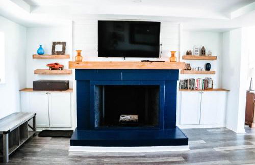 Cordova Farmhouse - 7 Minutes from the Ark! - Foto 7