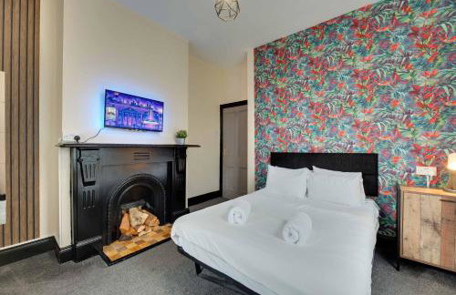 Newcastle CITY APT5,FREE STREET PARKING,4 BEDROOM HOUSE WITH 2 FULL BATHROOM AND KITCHEN,ALL ROOMS WITH TVs,7 BEDS,NETFLIX - Photo 36