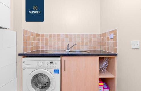 Muirton House 2 - INVOICE and REDUCED PRICE only via SUNRISE SHORT LETS DUNDEE, SLEEPS 8 has 4 Twin Bedrooms with 4 Car Parking, 2 Baths, 5 Smart TV, Fully Equipped, Garden, Free WiFi, and ONLY 9 Mins to STANNERGATE Ports - Foto 11