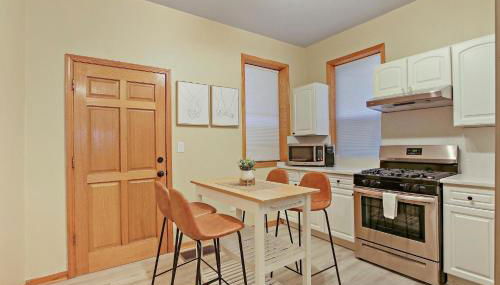 2 Bed Near OHare - Free Garage Parking - Quiet Stay - Foto 3