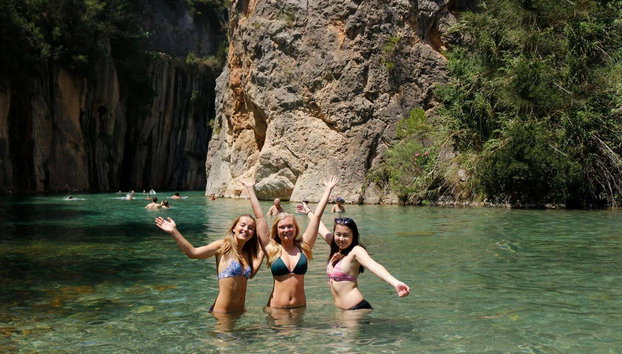 Excursión a Montanejos - Foto 2, Disfrutando de un chapuzón en la Fuente de los Baños