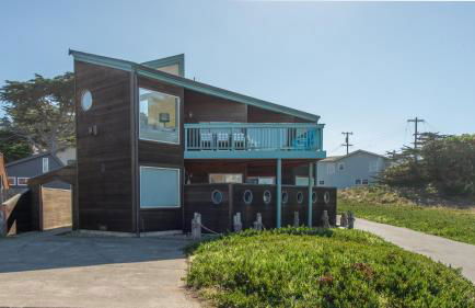 Knot-a-Care! Hot Tub!! Walk to Beach!! BBQ! Fast WiFi!! - Photo 1