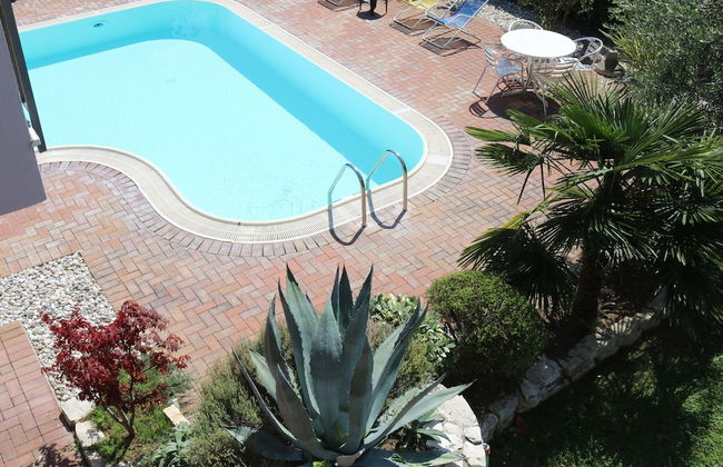 Holiday Apartment near Lake, Shared Swimming Pool - Foto 14