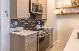 Boutique 1BR Condo - Walk to Memorial Stadium - Historic Hayward Place - Foto 38