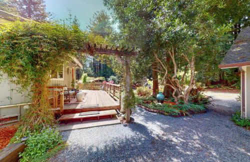 Mendocino Cozy Cabin-Large Patio Grill & Garden - Photo 21