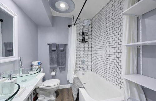 Stylish and Pet-Friendly Apartment in Beacon - Photo 2