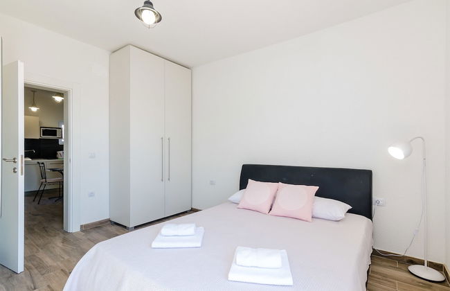 Apartments Life - Photo 7