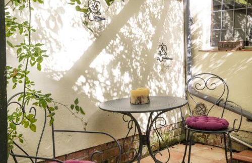 Beautiful Secluded 2 Bedroom Coach House - Foto 6