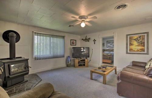 Walkable Ten Sleep House with Patio and Sunroom! - Foto 3