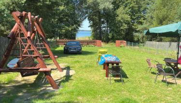 Słońce i Woda - 2 domki nad brzegiem jeziora Śniardwy z własnym pomostem, zejściem do wody i przecudnym widokiem na jezioro - Foto 1, Garden, sunbed, Garden view