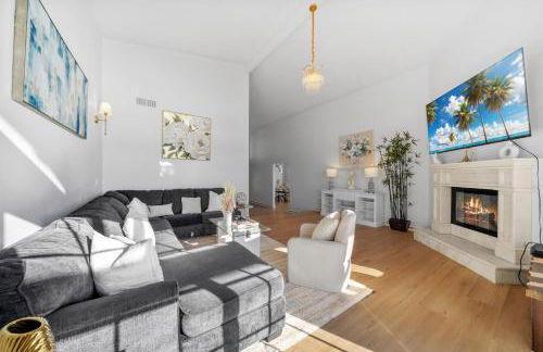 Entire Private Home with 4 Bedrooms 2 Bathrooms, Pool, View, 4 Parking, King Bed, Big Yard, Available Now - Foto 22