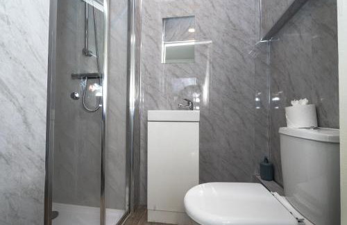 Thameside Terrace - 4Bed 3Bath near Purfleet train station - Photo 5