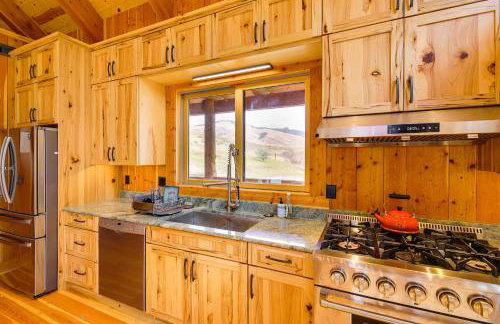 Nordic Style Lodge with Deck on 80 Acres in Arlee - Foto 8