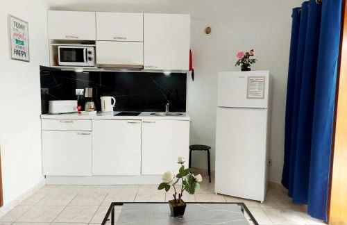 Bungalow with Sunny Private Terrace - Secure Bike or Board Storage - Foto 8