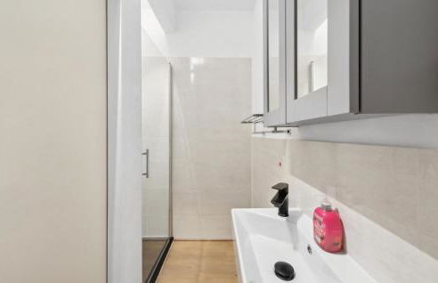 2 Bedroom Awesome Apartment In Malberg - Photo 16