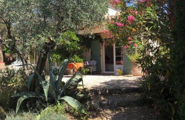 Gite de l'Amandari - classé 3 etoiles Prefecture - piscine chauffée privative, terrasses et jardin, 5 minutes à pied du village - Foto 4