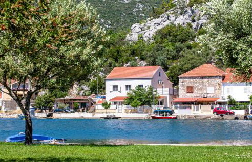 4 Bedroom Beautiful Home In Rogotin - Foto 1