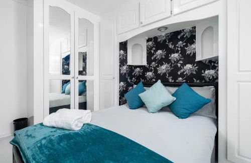 Modern 4 bedroom home ideal for Contractors, Groups and families ,FREE parking for multiple vehicle's - Foto 31