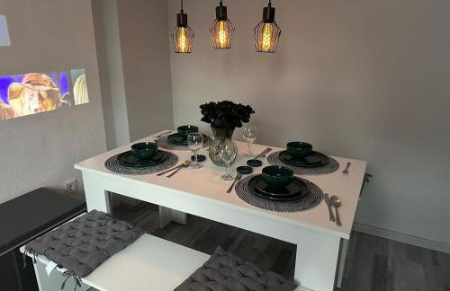 Stylish Home Theater Apartment 1 - Foto 5