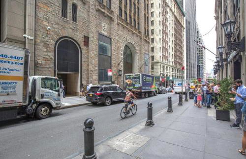 FiDi Studio w Residents Bar Golf Simulator Gym NYC-271 - Photo 26