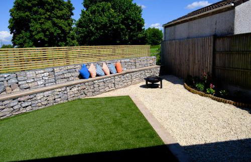 The Wave Cottage - 3 Bedroom with off road Parking for 3 Cars or Vans & EV point - Photo 9