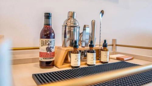 Stylish downtown condo w/ pool & parking - Foto 4