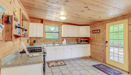 Mountain-View Cabin on Farm 3 Mi to Town and Shops - Foto 2