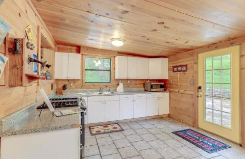 Mountain-View Cabin on Farm 3 Mi to Town and Shops - Foto 2