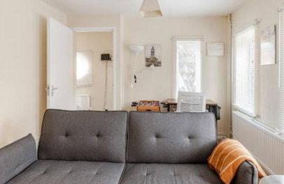 Cosy House- Sleeps 7 Centrally Located Free Parking, Fast WIFI Smart Tv with Sky and Netflix Business Travellers Relocators Leisure Welcome - Foto 9