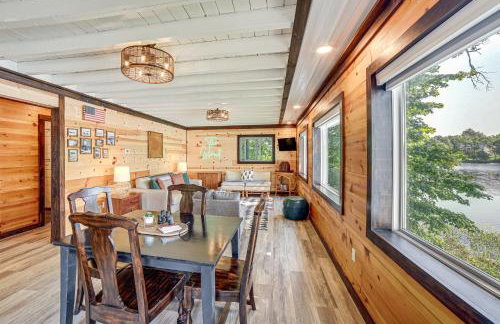 Private Island Home in Belding with Dock and Grill! - Foto 3