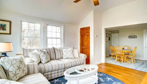2 Mi to Beach Walkable Coastal Gem in Hyannis! - Foto 4